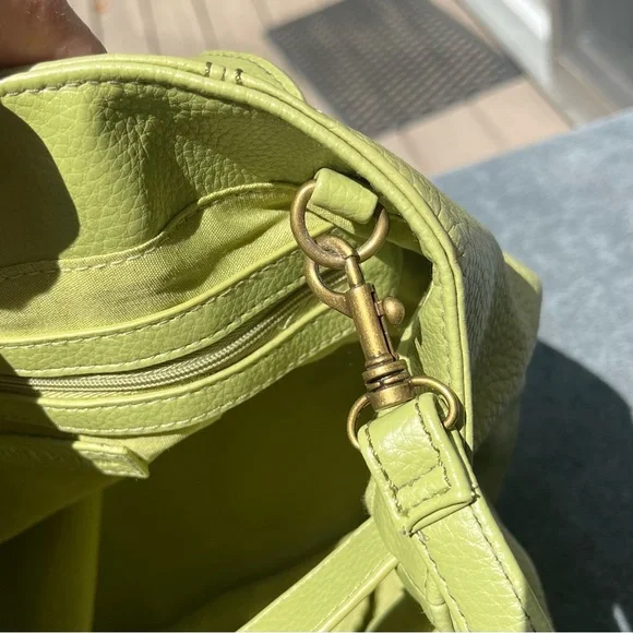 Spring green Croft and Barrow leather bag, satchel style with removable strap - Picture 4 of 8